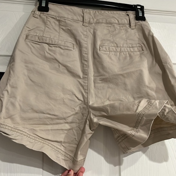 Gap size 0 khaki shorts - Picture 4 of 4
